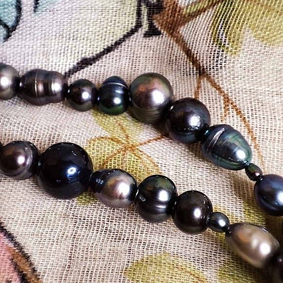 Iris & Lily Peacock Freshwater Pearls Blue Gray Purple Long Strand Necklace NWT - Picture 9 of 10